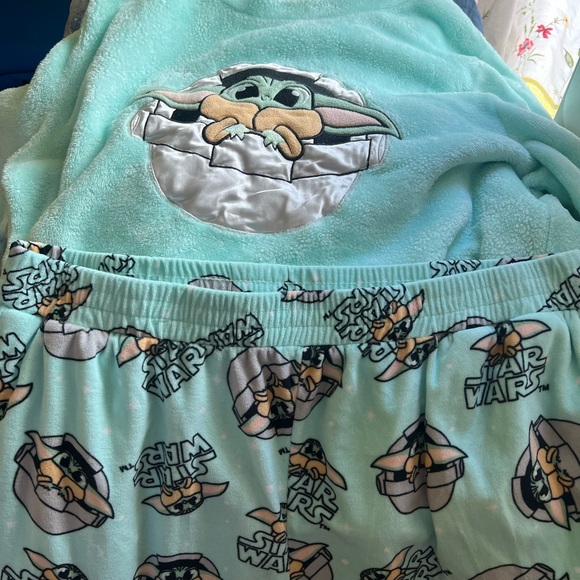 Star Wars Other - Star Wars women’s Pajamas - size large